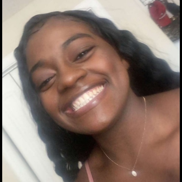 Meet your Posher, Hailey - Picture 1 of 1